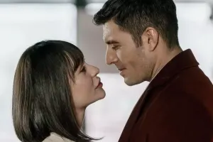 “Camdaki Kız”ın ulduzu Leyli İsrafilovanın bəstəsini oxudu