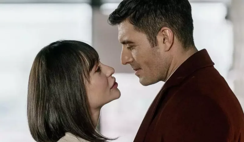 “Camdaki Kız”ın ulduzu Leyli İsrafilovanın bəstəsini oxudu