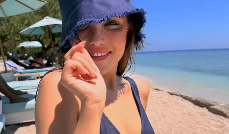 Elladadan bikinili fotolar