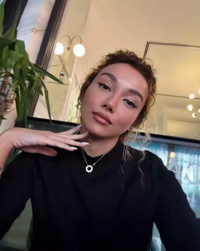 Üzel Kərimovaya bu məşhurun adı qoyulubmuş