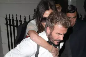 Devid Viktoriyanı belində daşıdı