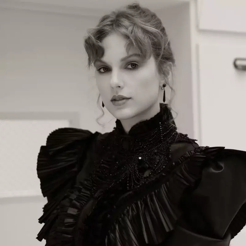 Teylor yeni albomu ilə rekord qırdı