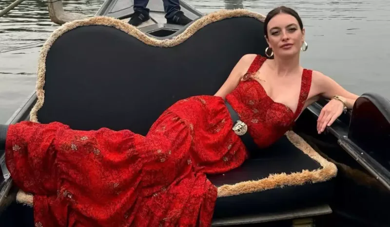 Melis portağal çiçəyi karnavalında