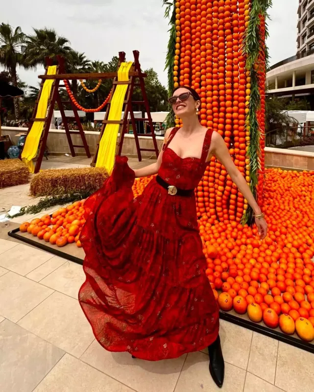 Melis portağal çiçəyi karnavalında