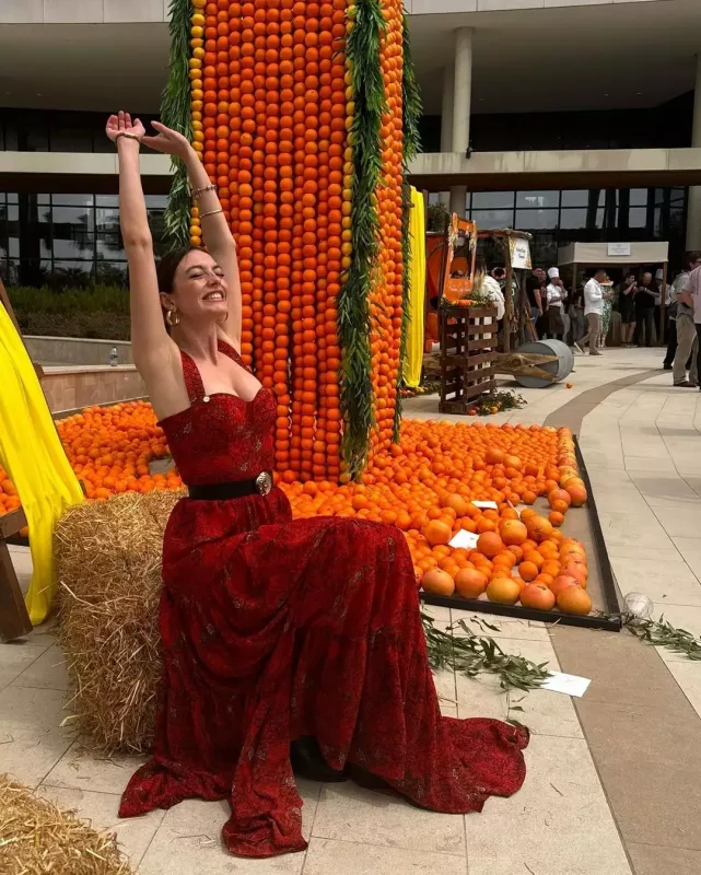 Melis portağal çiçəyi karnavalında