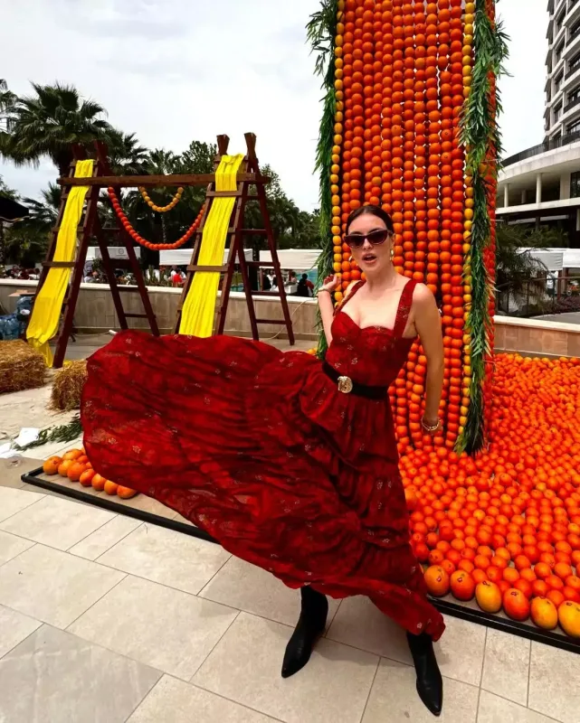 Melis portağal çiçəyi karnavalında