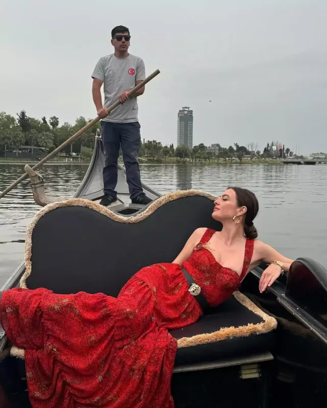 Melis portağal çiçəyi karnavalında