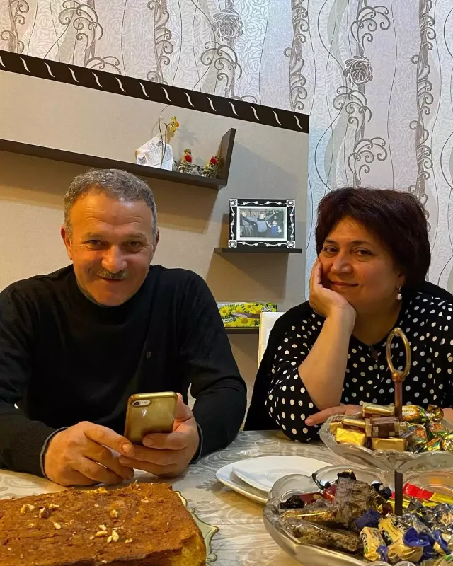 Azaddan anasına doğum günü təbriki