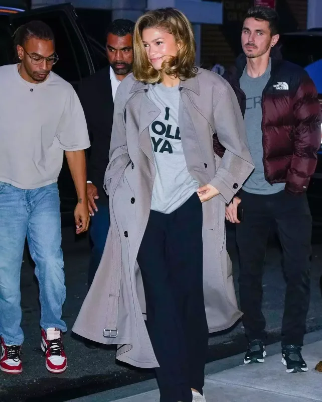 Zendaya bu dəfə sadə geyimdə