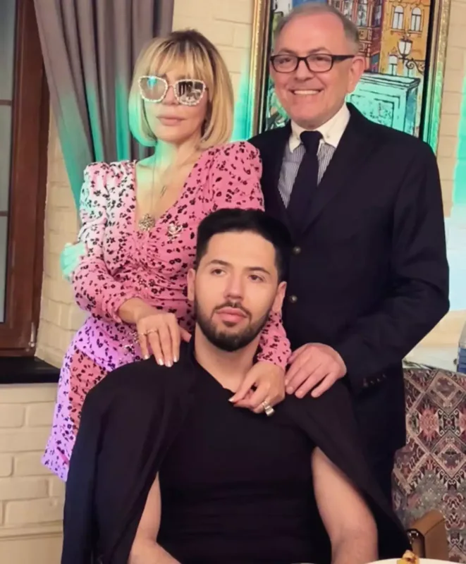 Brilliant Dadaşova ailəsi ilə...