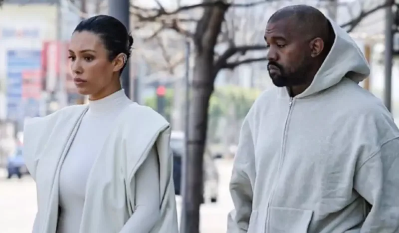 Kanye bu dəfə qara geyinmədi