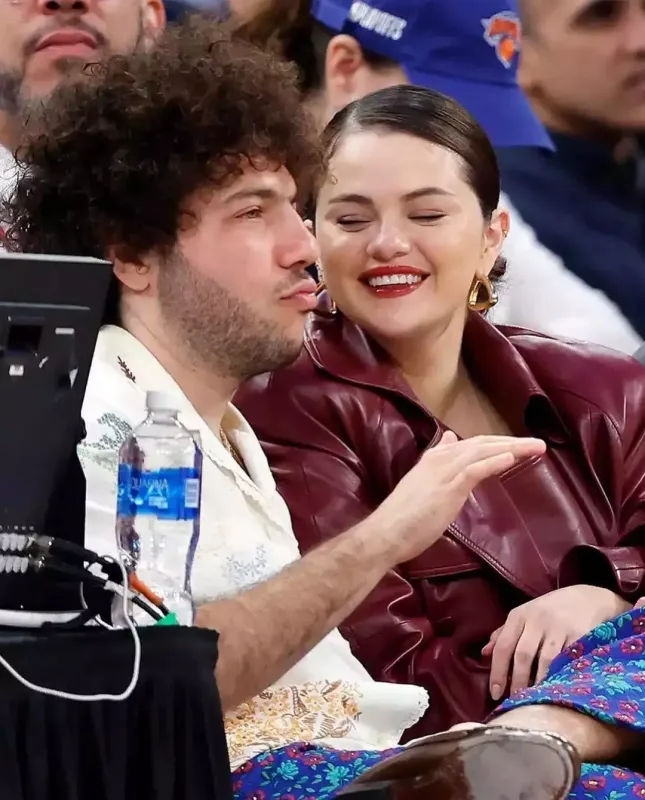 Sevgilisinin geyim tərzi diqqət çəkdi