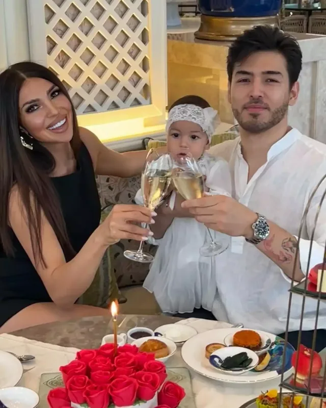 Azərbaycanlı modelin qızı 1 yaşında!