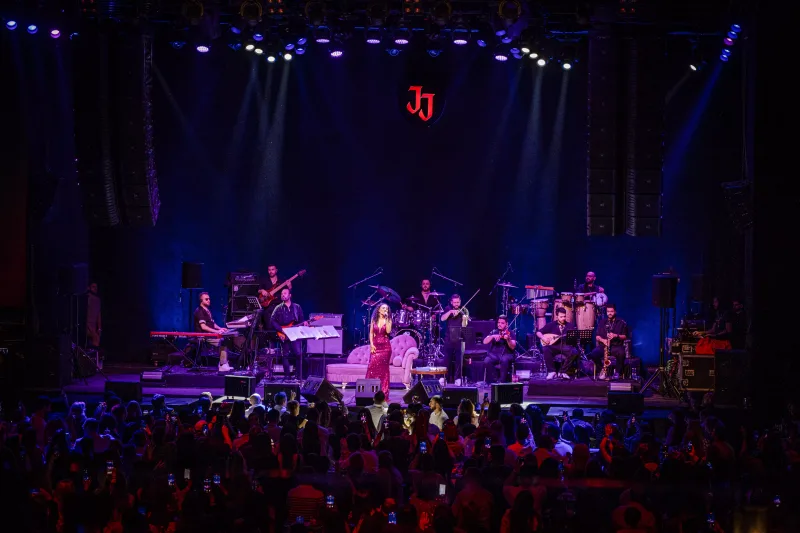 “Jolly Joker”in ilk qlobal məkanı “Jolly Joker Bakı”da Yıldız Tilbe izdihamı