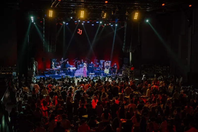 “Jolly Joker”in ilk qlobal məkanı “Jolly Joker Bakı”da Yıldız Tilbe izdihamı