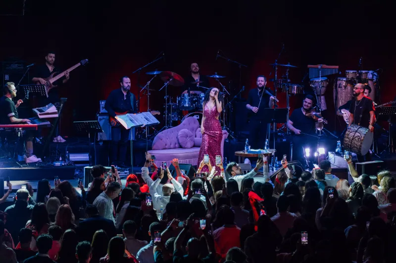 “Jolly Joker”in ilk qlobal məkanı “Jolly Joker Bakı”da Yıldız Tilbe izdihamı