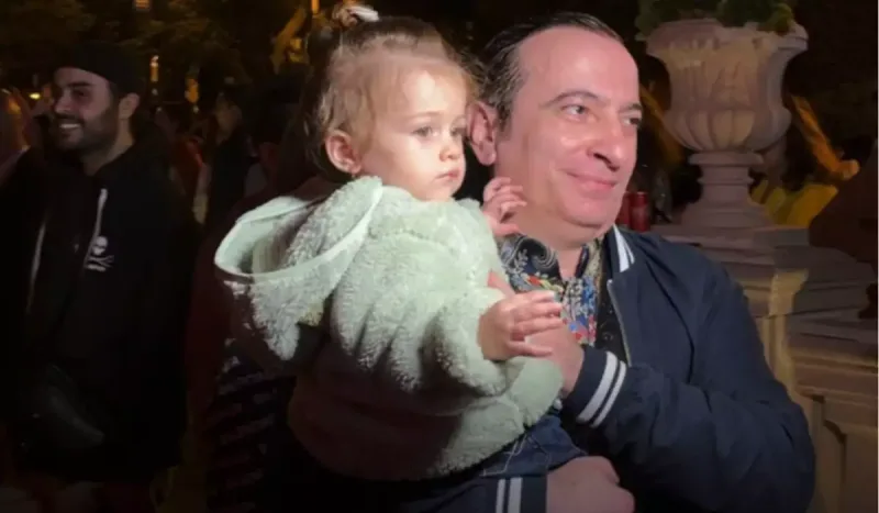 Xalq artisti konsertə ailəsi ilə gəldi