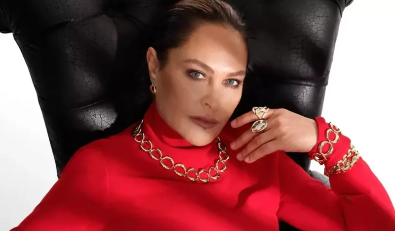 Hülya bodidə fotosunu paylaşıb, şərhləri bağladı