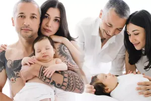 İlhan Mansız azərbaycanlı xanımı və övladı ilə