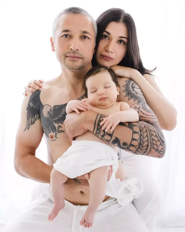 İlhan Mansız azərbaycanlı xanımı və övladı ilə