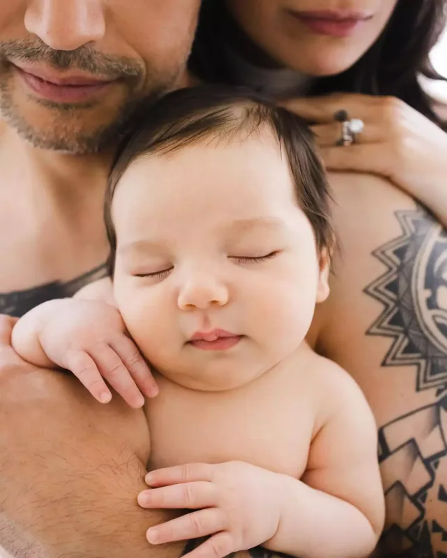 İlhan Mansız azərbaycanlı xanımı və övladı ilə