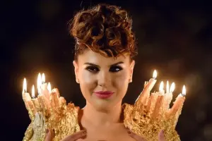 Xatunun nəvəsinə Adelin adını qoyublarmış