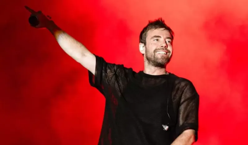 9-cu dəfə burun əməliyyatı etdirdi