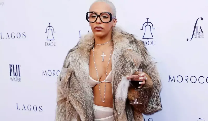 Qalaya çamadanıyla qatıldı