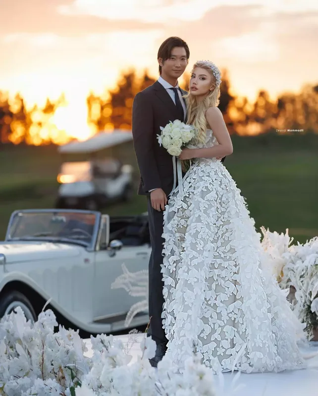 Azərbaycanlı model koreyalı bəylə ailə qurdu