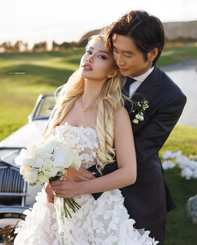 Azərbaycanlı model koreyalı bəylə ailə qurdu