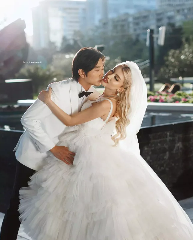 Azərbaycanlı model koreyalı bəylə ailə qurdu
