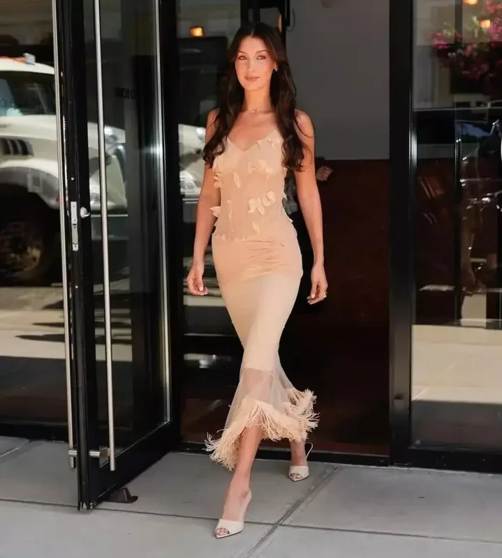 Bella “Dior” libası ilə diqqət mərkəzində