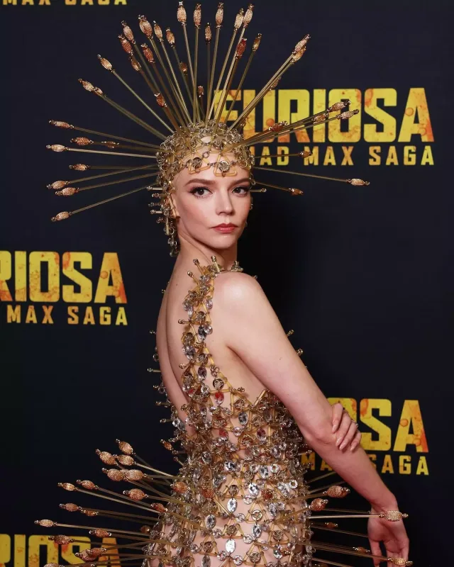 Anyanı “kirpi” edən libas!