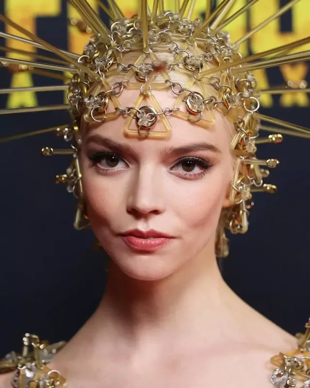 Anyanı “kirpi” edən libas!