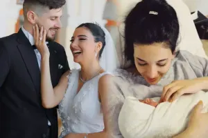 Futbolçu ilə evlənən aparıcı ana oldu