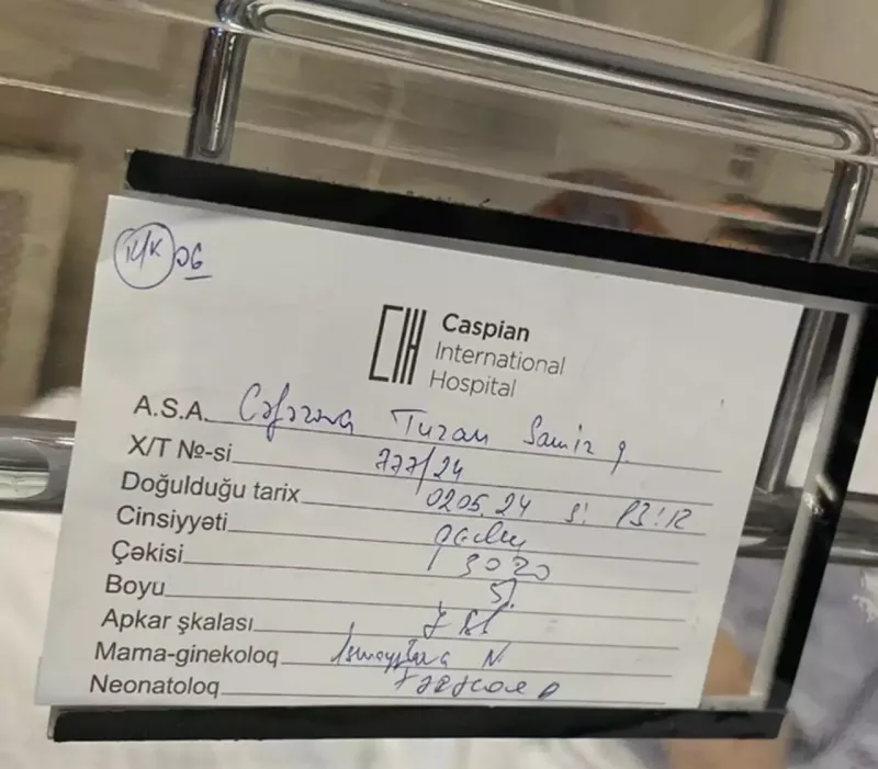 Futbolçu ilə evlənən aparıcı ana oldu