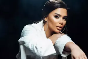 “Açıq geyinmirəm, övladımın gələcəyi var”