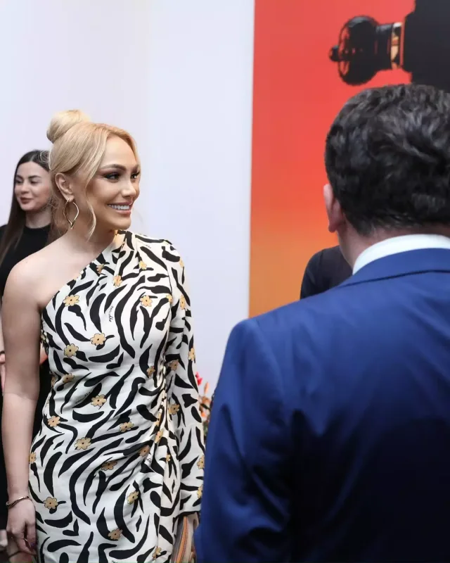 Nura oğlu Davidlə kameralar qarşısında