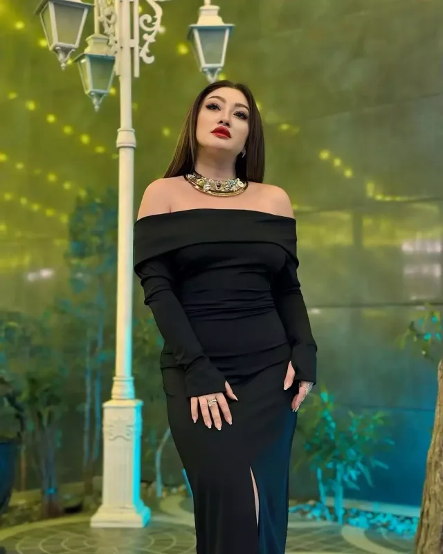 Zümrüd plastik əməliyyat etdirdi