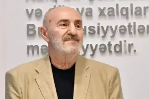 “Qadınlar baldırını, kişilər göbəyini göstərir”