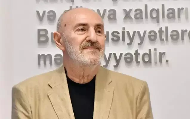 “Qadınlar baldırını, kişilər göbəyini göstərir”