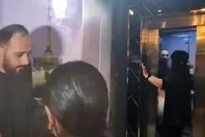 Elzanın oğlu əsəbiləşib məclisi tərk etdi