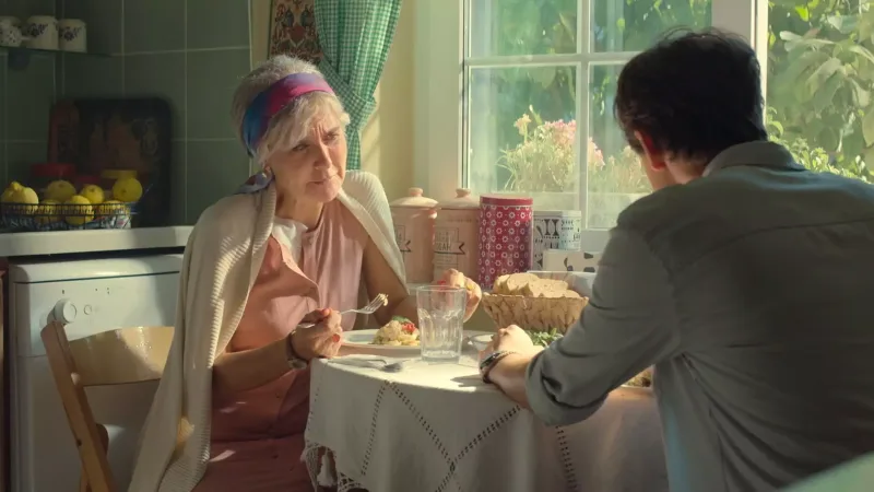 38 yaşlı qadınla 18 yaşlı gəncin eşqi