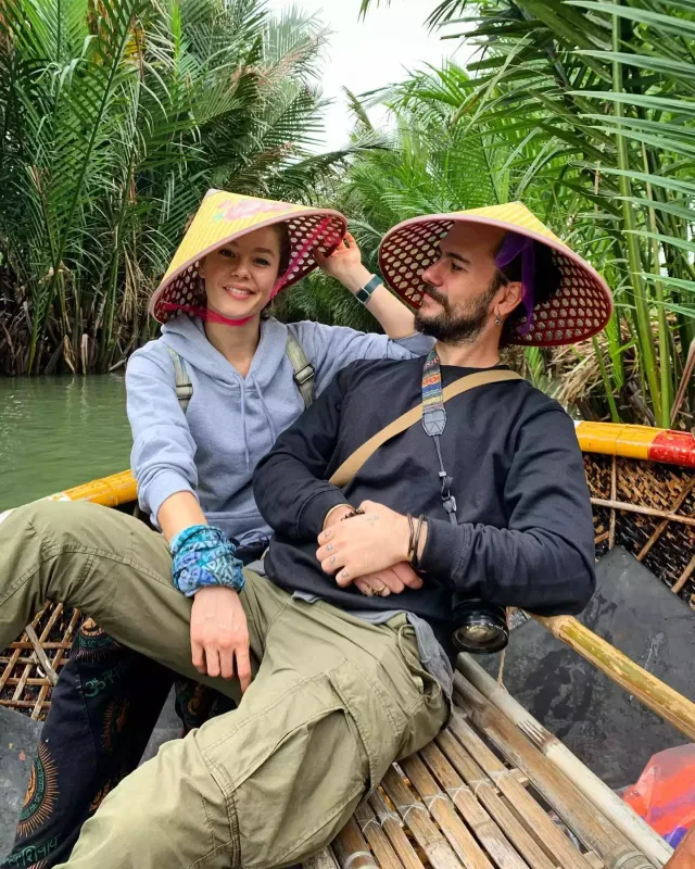 “Camdaki kız” qızının adını açıqladı