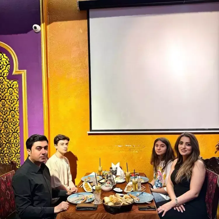 İlk dəfə xanımını paylaşdı