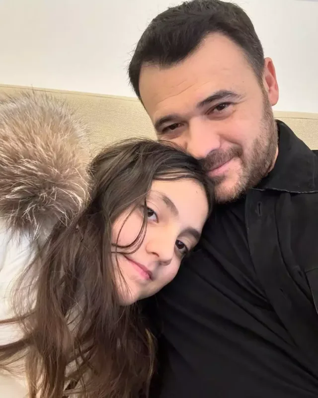 Emin Əminə ilə iş başında