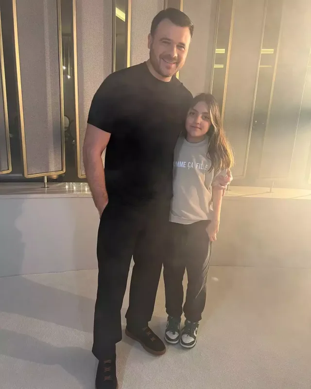 Emin Əminə ilə iş başında