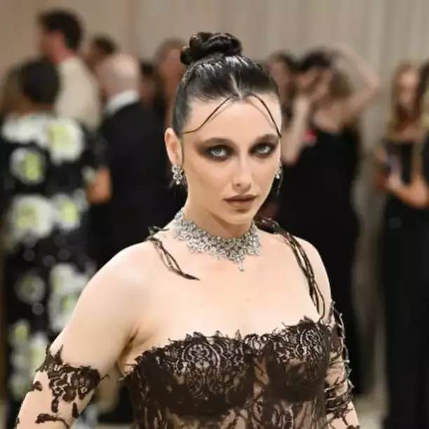 Met Gala 2024-də ulduz keçidi!