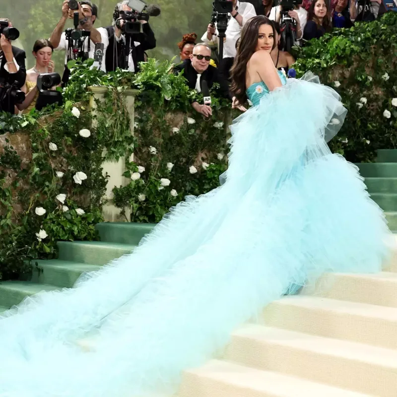 Met Gala 2024-də ulduz keçidi!