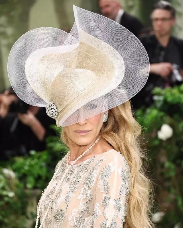 Met Gala 2024-də ulduz keçidi!